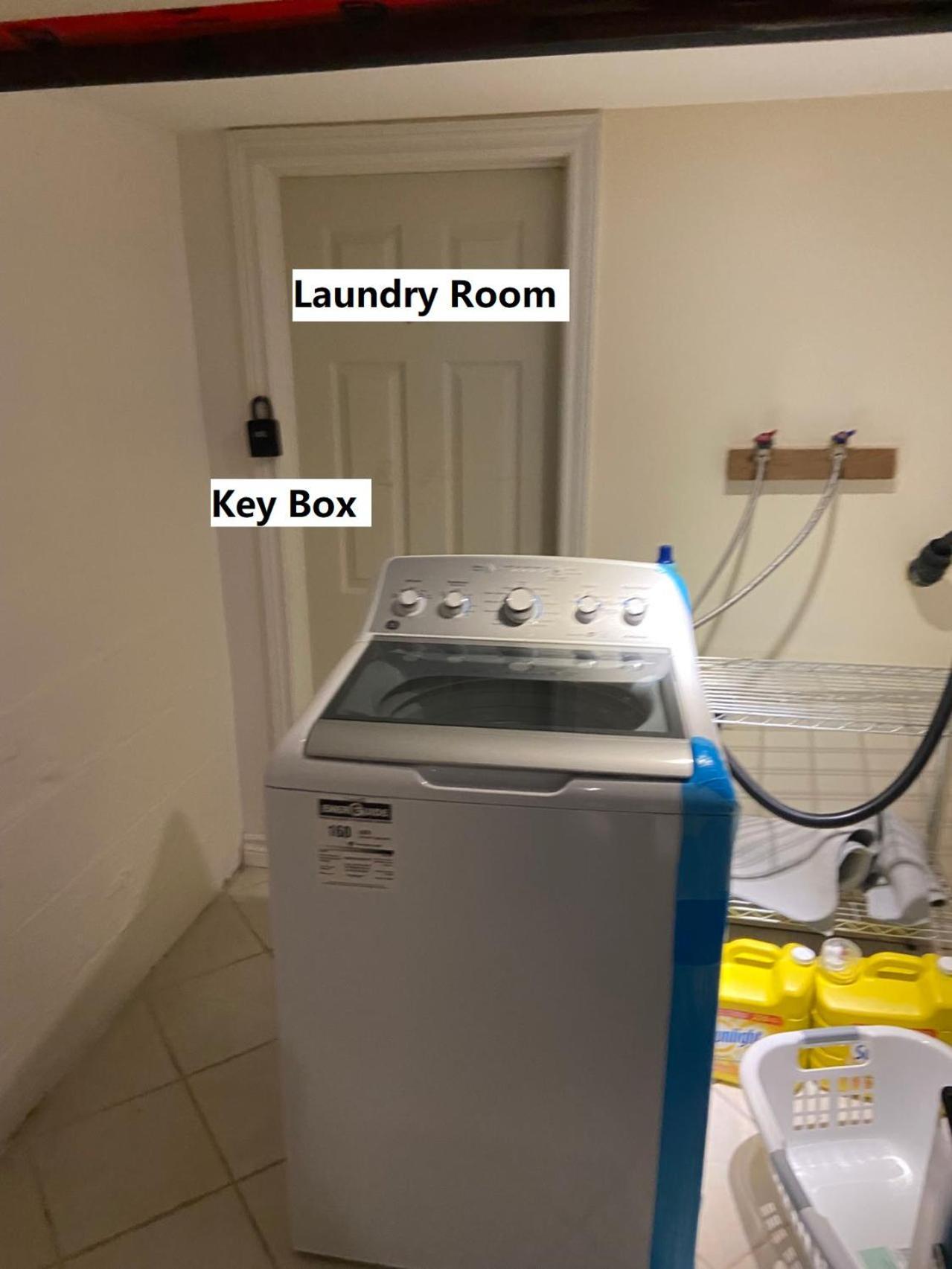 Budget Quad Room With En Suite Bathroom 36B تورونتو المظهر الخارجي الصورة